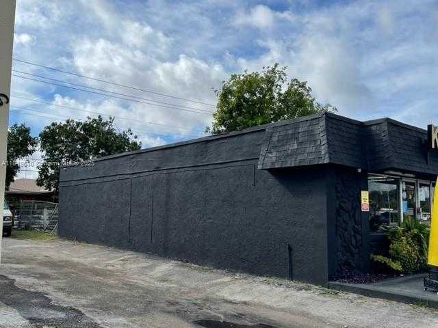 Small Image of 6310 PEMBROKE RD, Miramar Number 4
