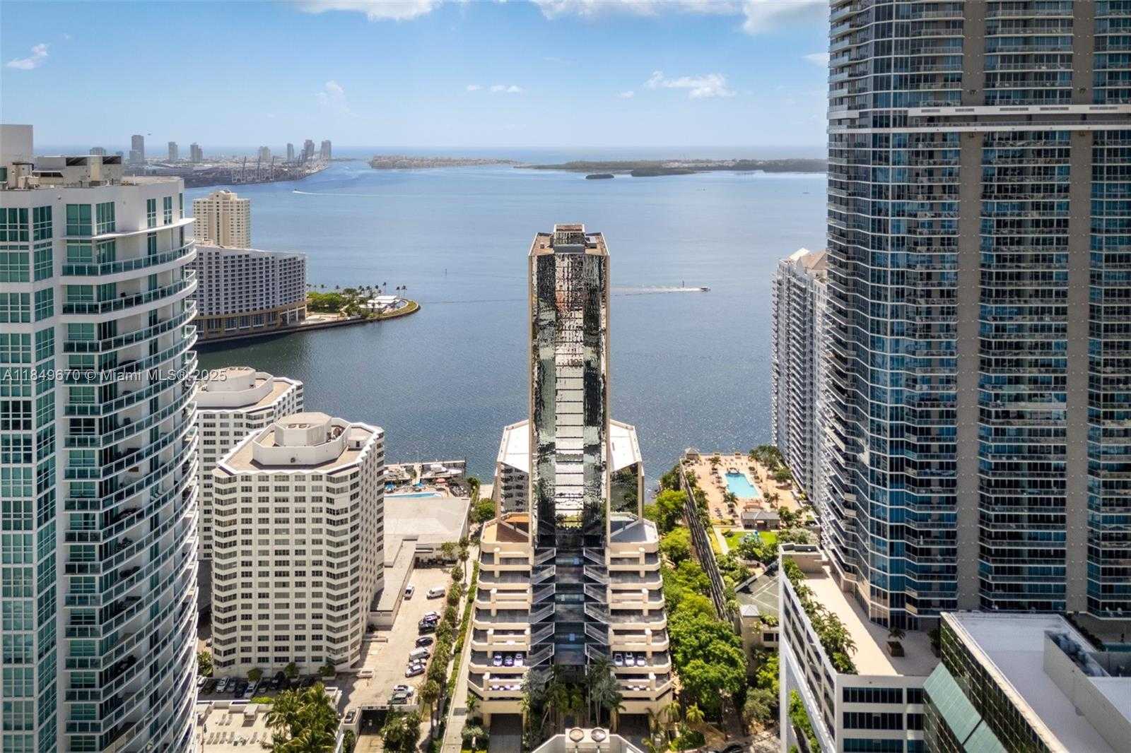 Small Image of 1001 BRICKELL BAY DR #2112, Miami Number 18