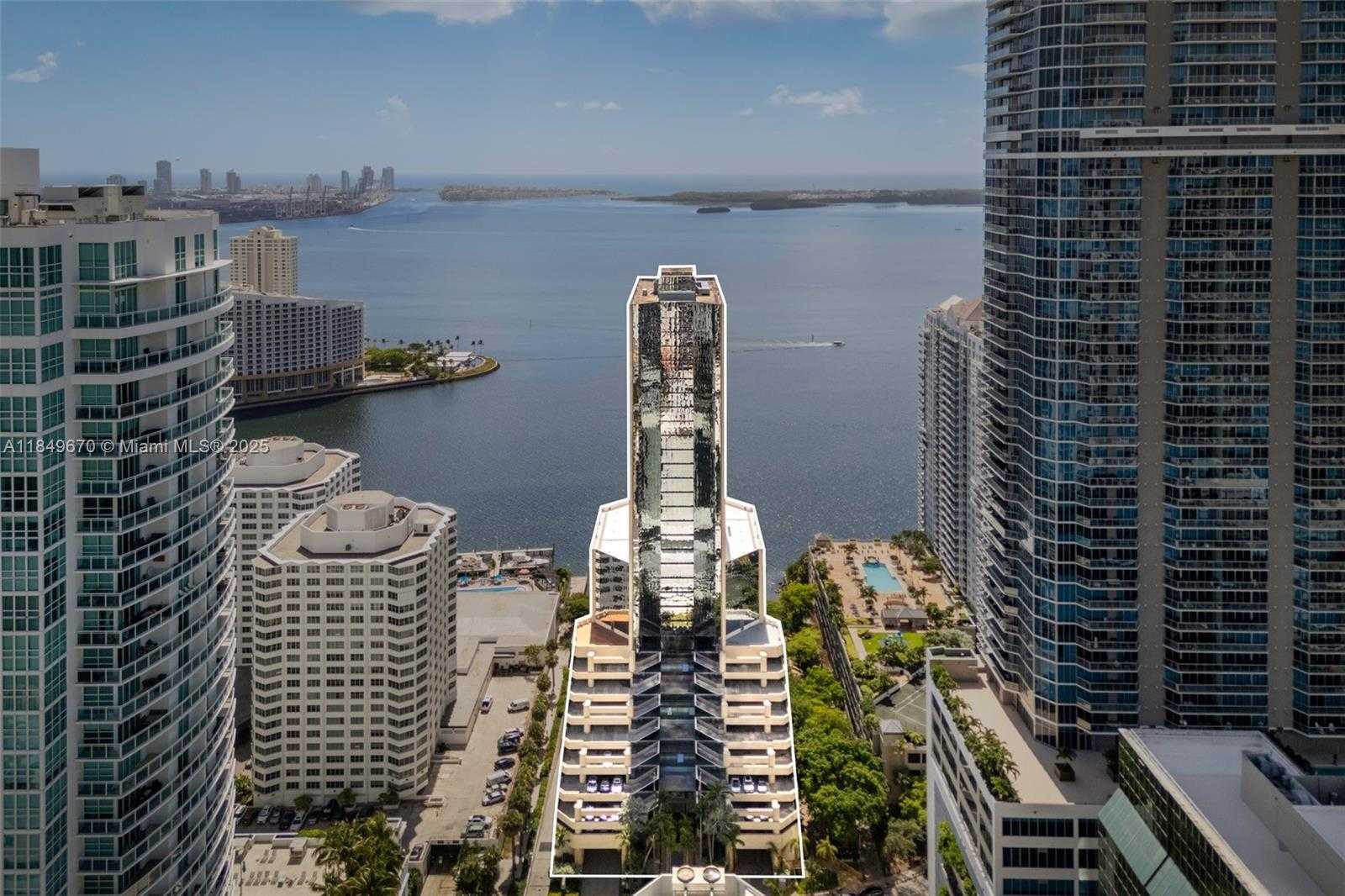 Small Image of 1001 BRICKELL BAY DR #2112, Miami Number 19