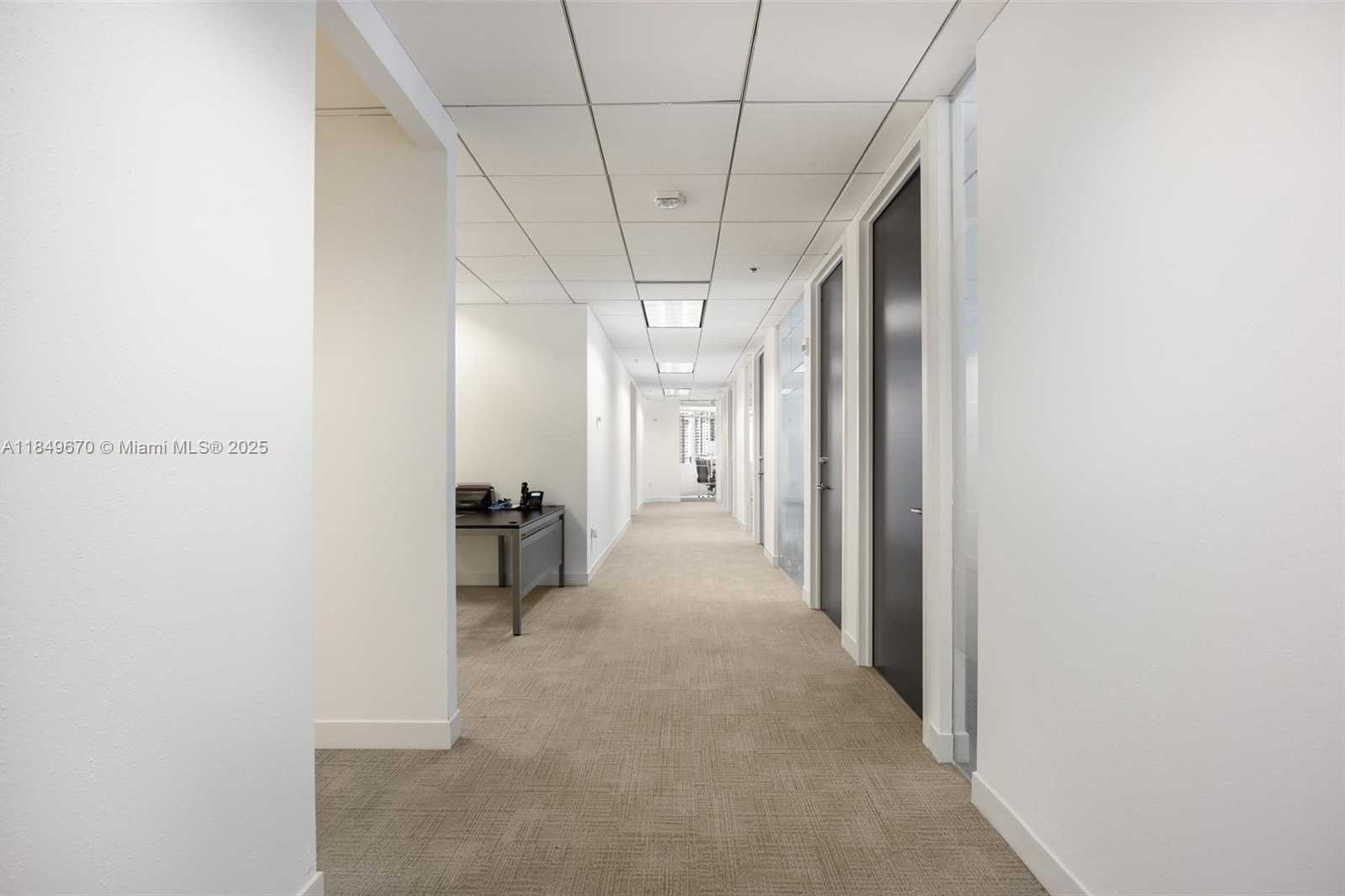 Small Image of 1001 BRICKELL BAY DR #2112, Miami Number 3