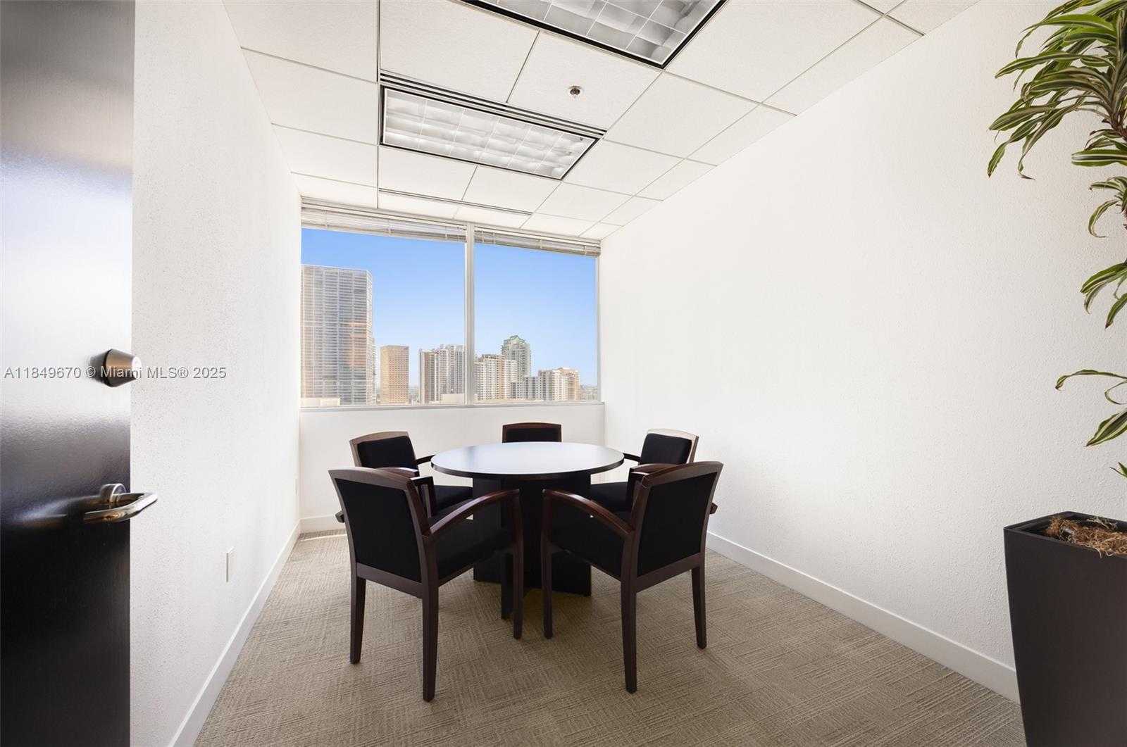 Small Image of 1001 BRICKELL BAY DR #2112, Miami Number 7