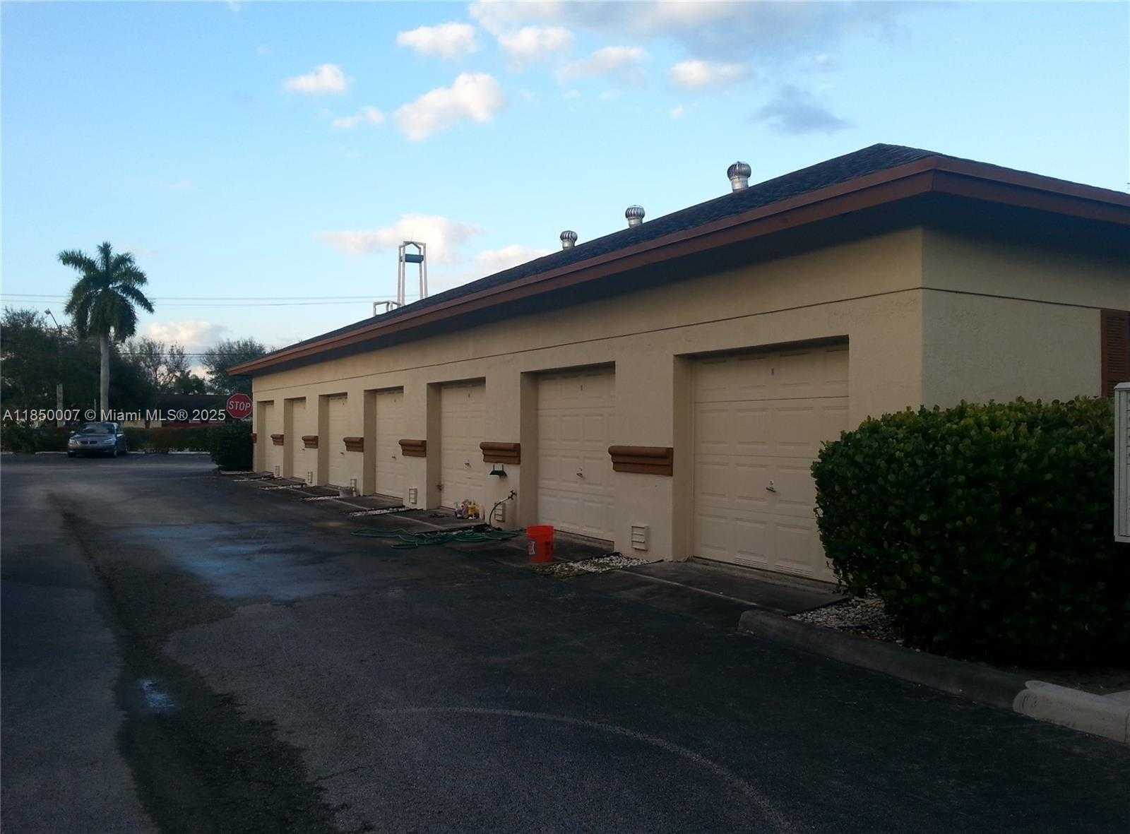 Small Image of 6100 BOULEVARD OF CHAMPIONS, North Lauderdale Number 3