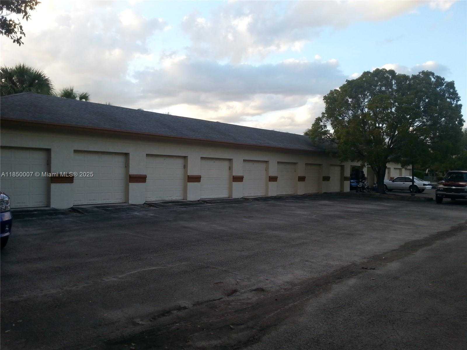 Small Image of 6100 BOULEVARD OF CHAMPIONS, North Lauderdale Number 4
