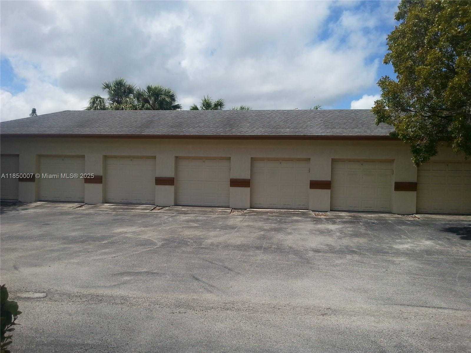 Small Image of 6100 BOULEVARD OF CHAMPIONS, North Lauderdale Number 5