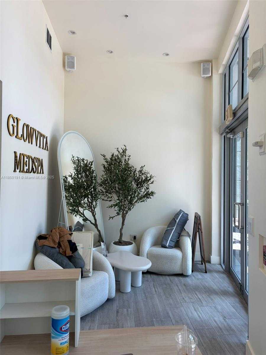 Small Image of 110 WASHINGTON AVE #CU-7, Miami Beach Number 2