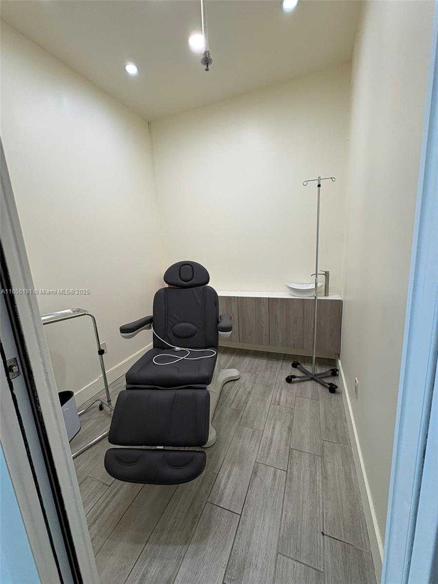 Small Image of 110 WASHINGTON AVE #CU-7, Miami Beach Number 3