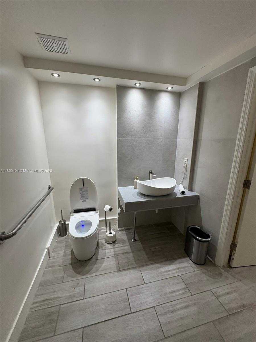 Small Image of 110 WASHINGTON AVE #CU-7, Miami Beach Number 4