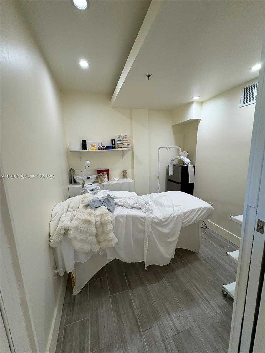 Small Image of 110 WASHINGTON AVE #CU-7, Miami Beach Number 5