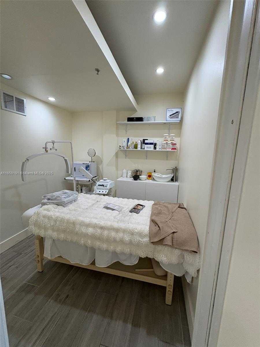 Small Image of 110 WASHINGTON AVE #CU-7, Miami Beach Number 6