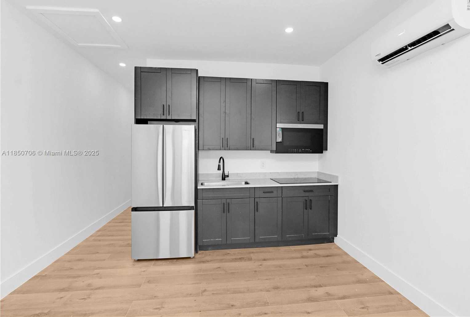 Small Image of 7801 BYRON AVE, Miami Beach Number 45