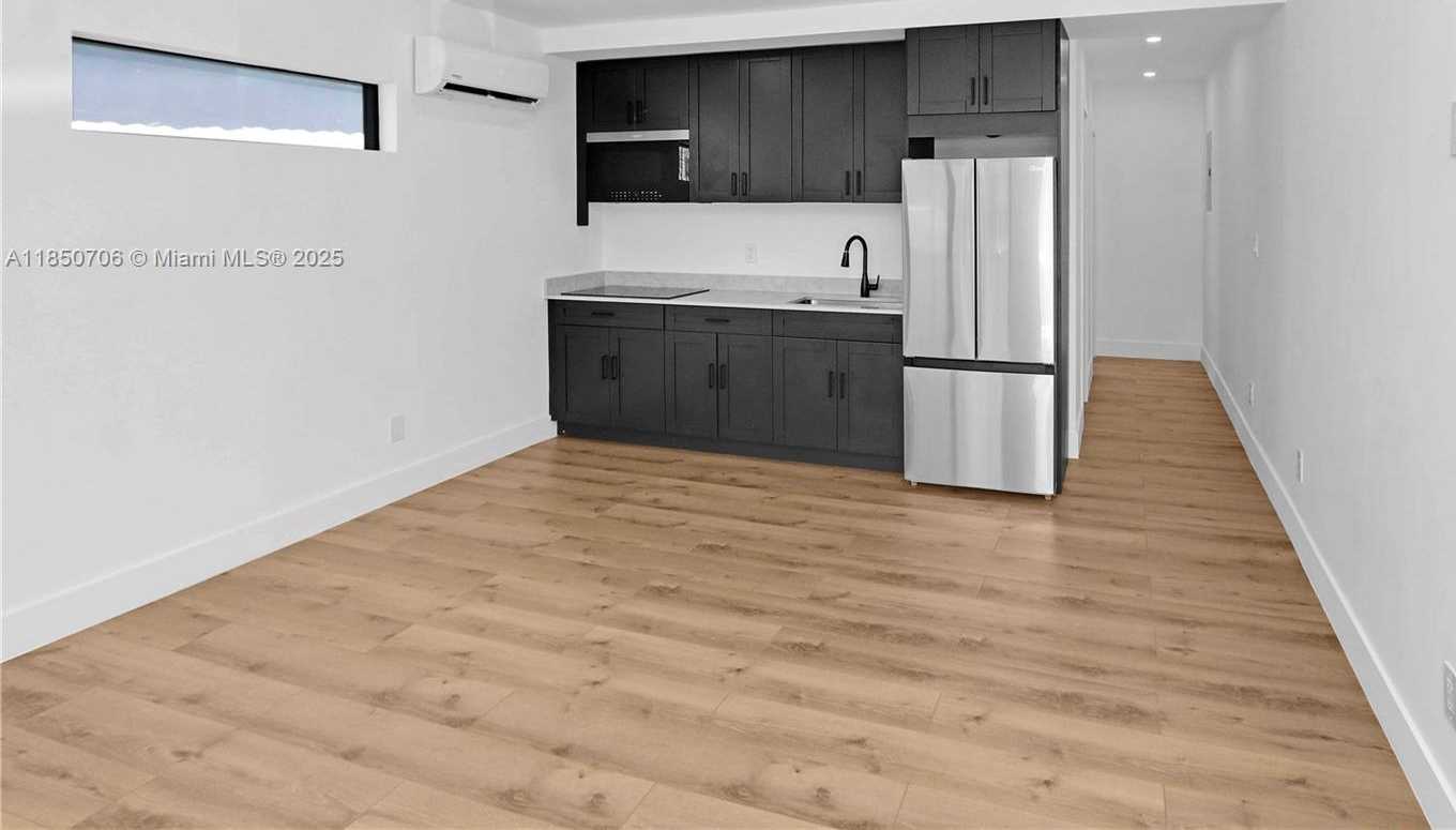 Small Image of 7801 BYRON AVE, Miami Beach Number 5