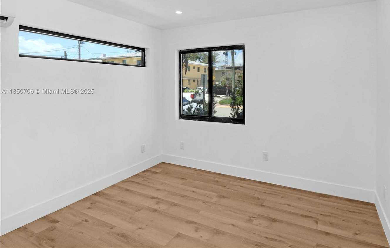 Small Image of 7801 BYRON AVE, Miami Beach Number 54