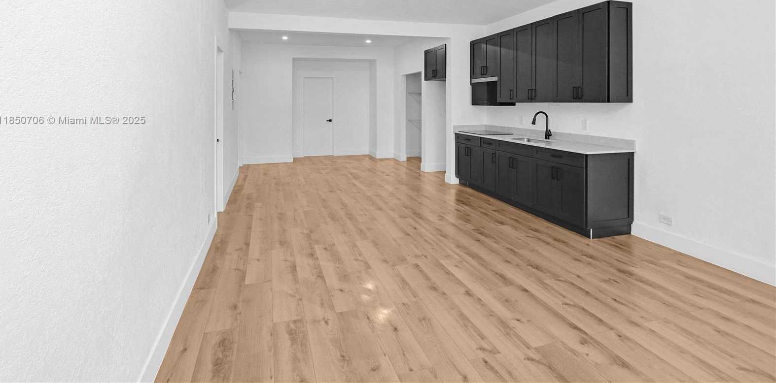 Small Image of 7801 BYRON AVE, Miami Beach Number 58