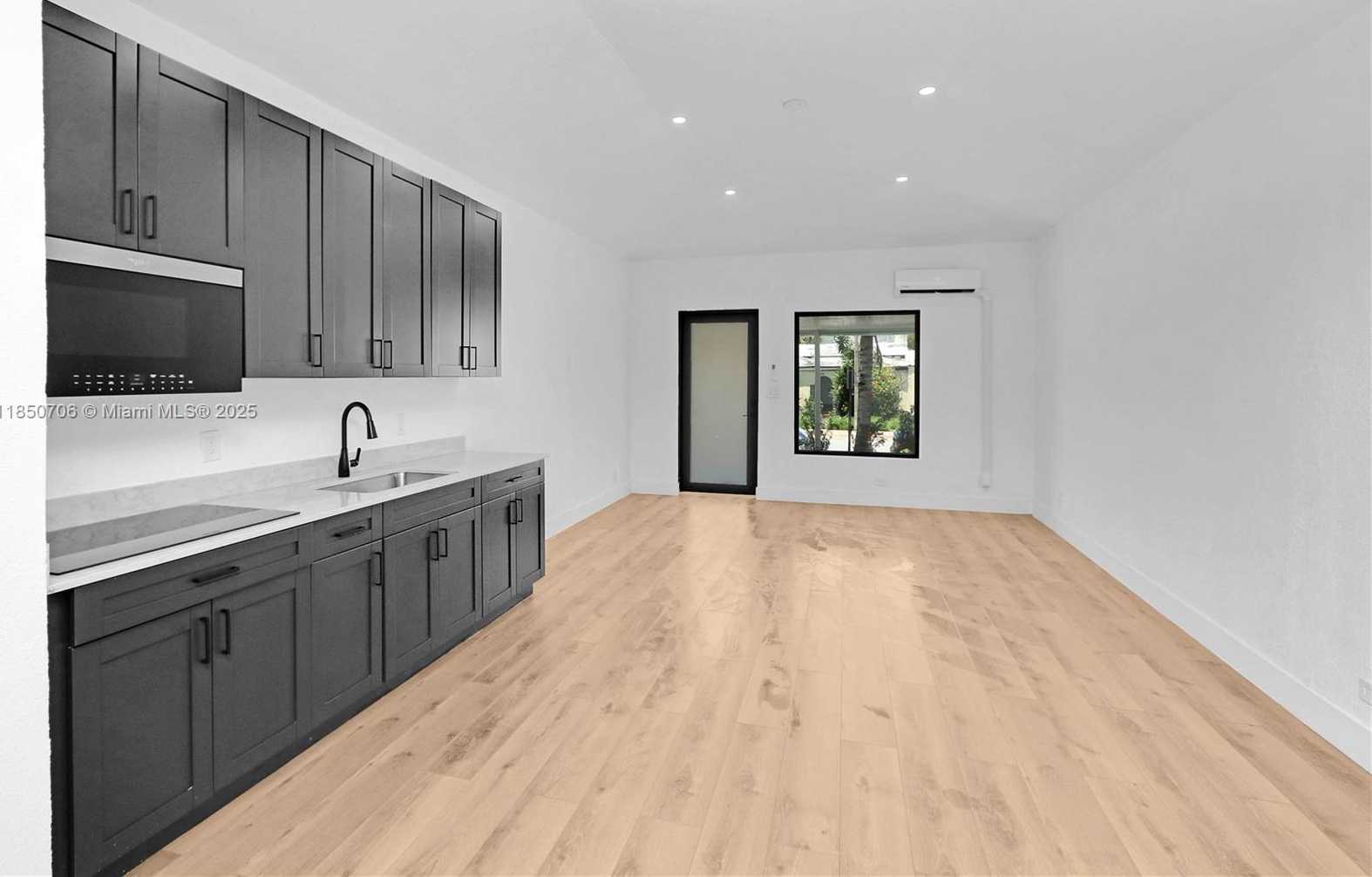 Small Image of 7801 BYRON AVE, Miami Beach Number 60