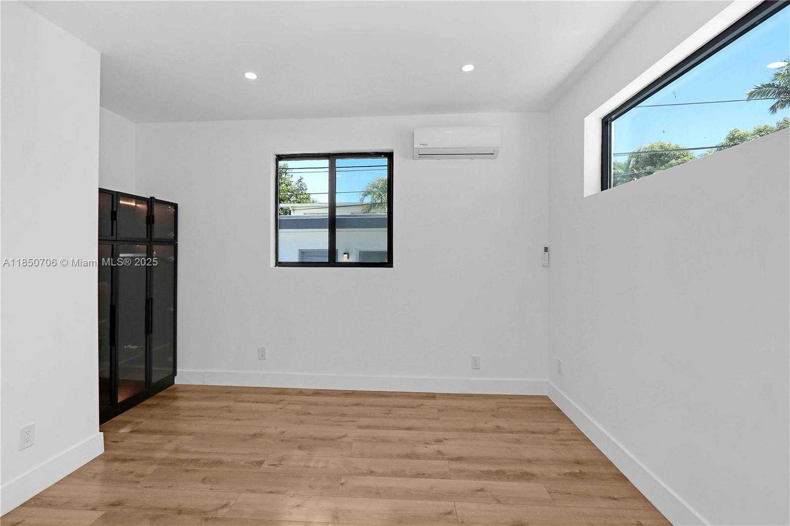 Small Image of 7801 BYRON AVE, Miami Beach Number 63