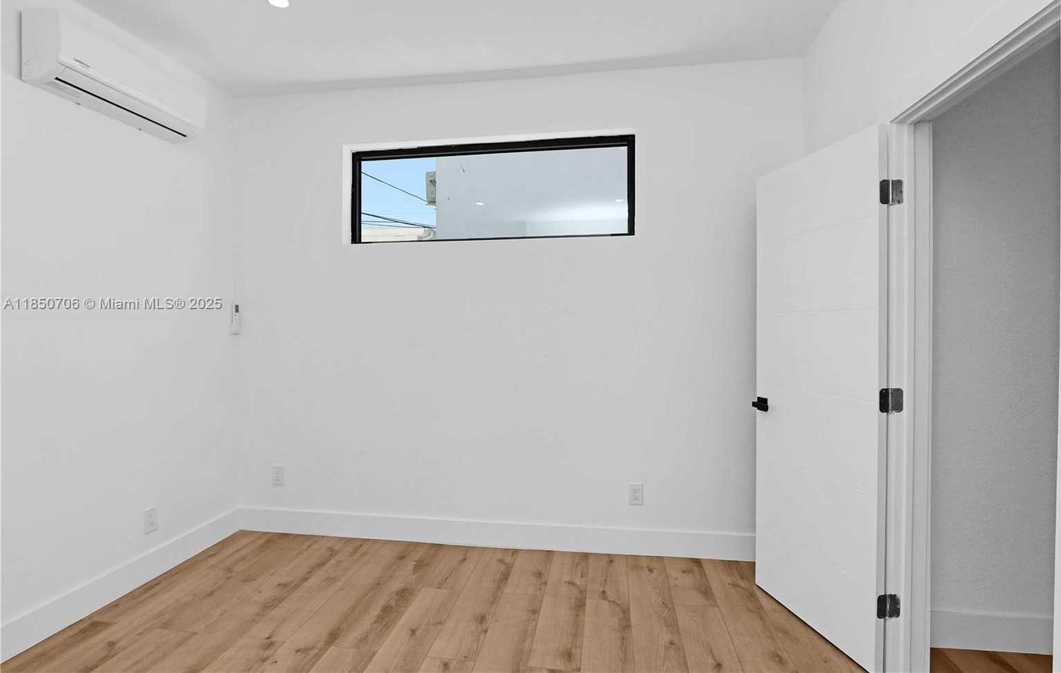 Small Image of 7801 BYRON AVE, Miami Beach Number 64