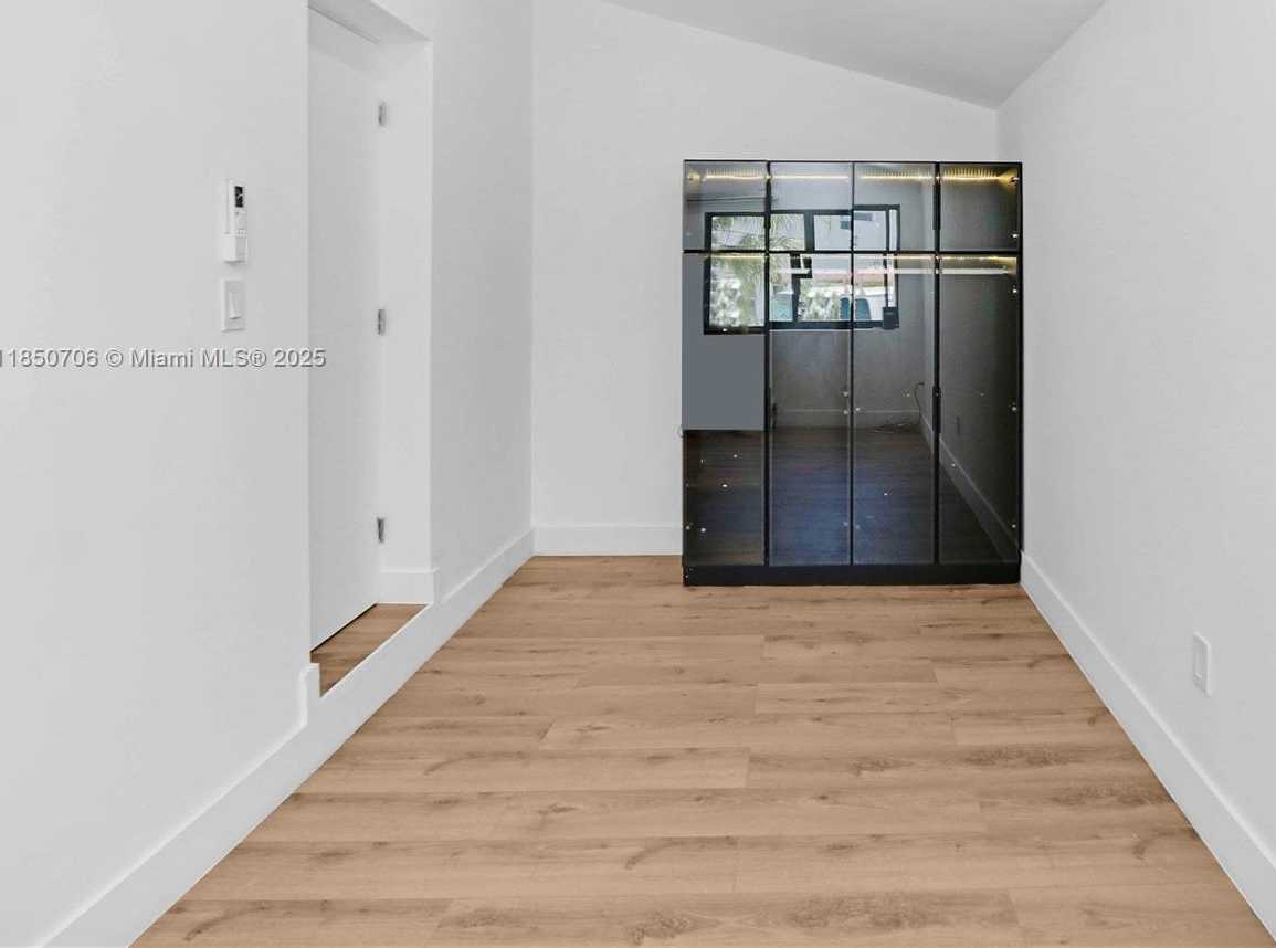 Small Image of 7801 BYRON AVE, Miami Beach Number 67