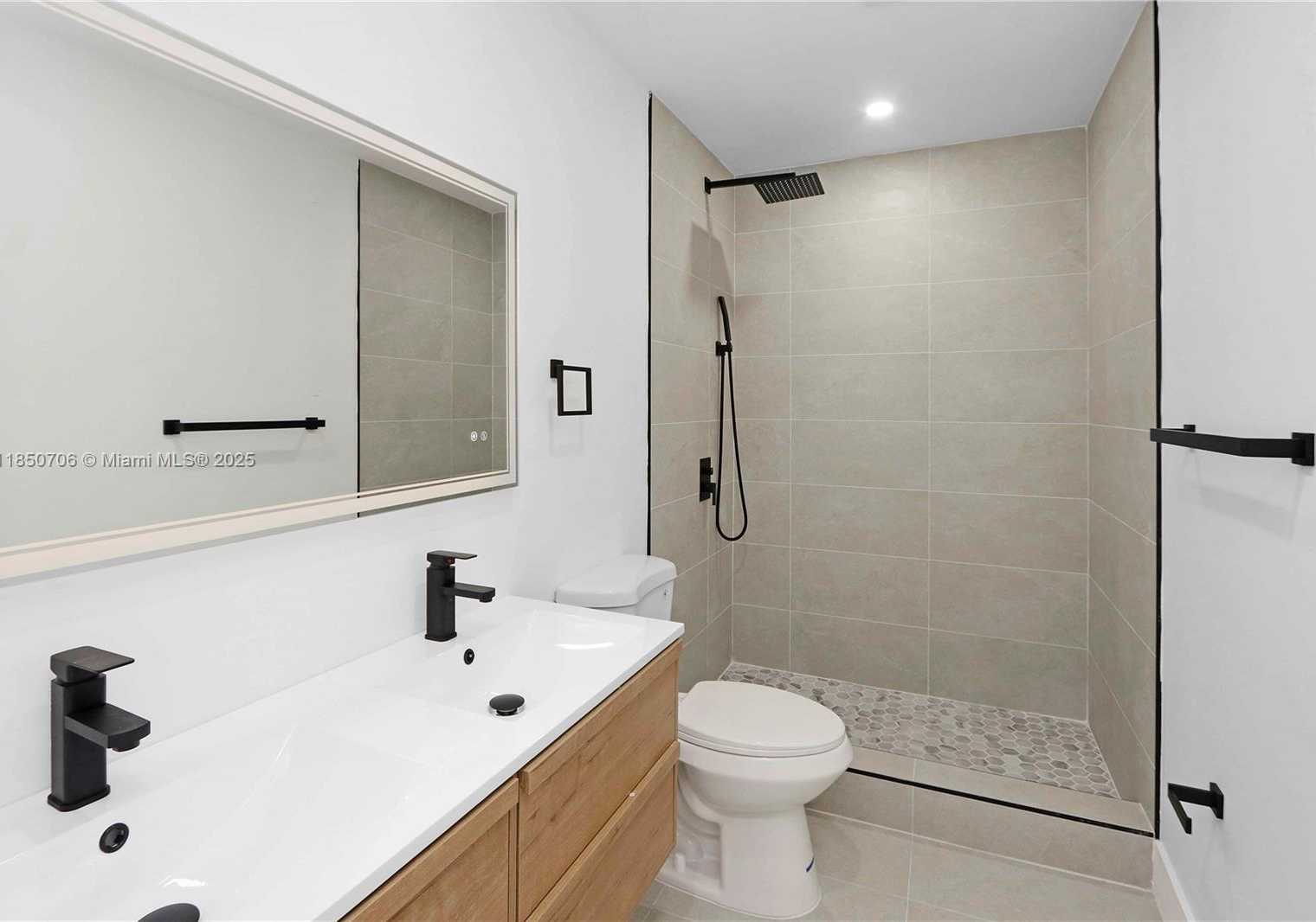 Small Image of 7801 BYRON AVE, Miami Beach Number 9