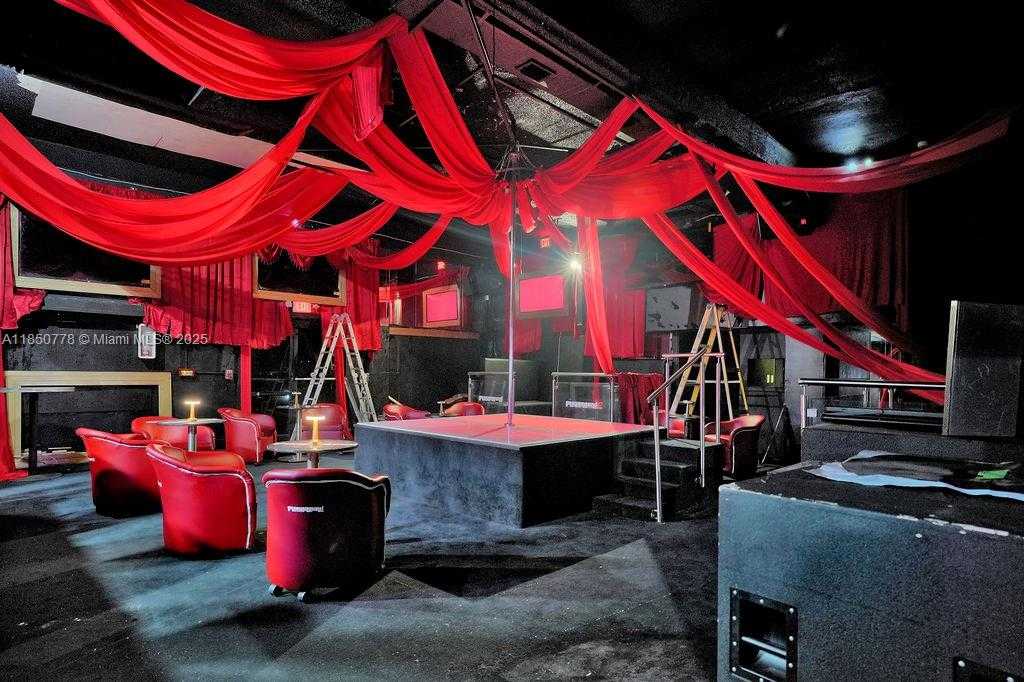 Small Image of 728 NORTH WEST 79TH ST, Miami Number 26