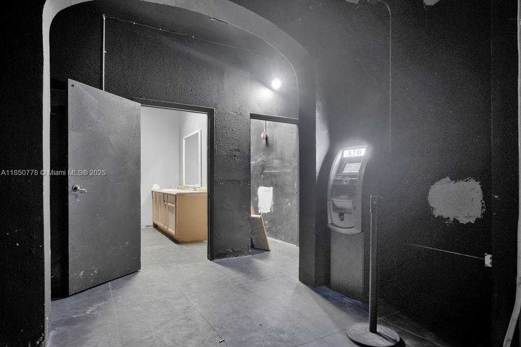 Small Image of 728 NORTH WEST 79TH ST, Miami Number 51