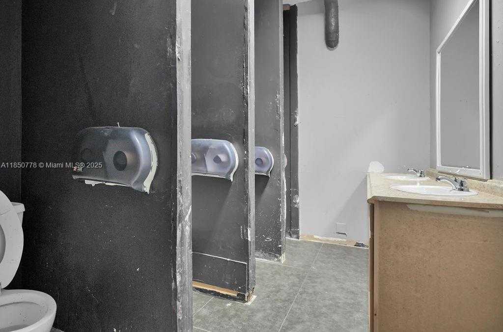 Small Image of 728 NORTH WEST 79TH ST, Miami Number 52