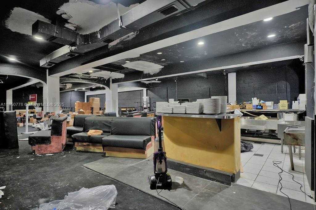 Small Image of 728 NORTH WEST 79TH ST, Miami Number 54