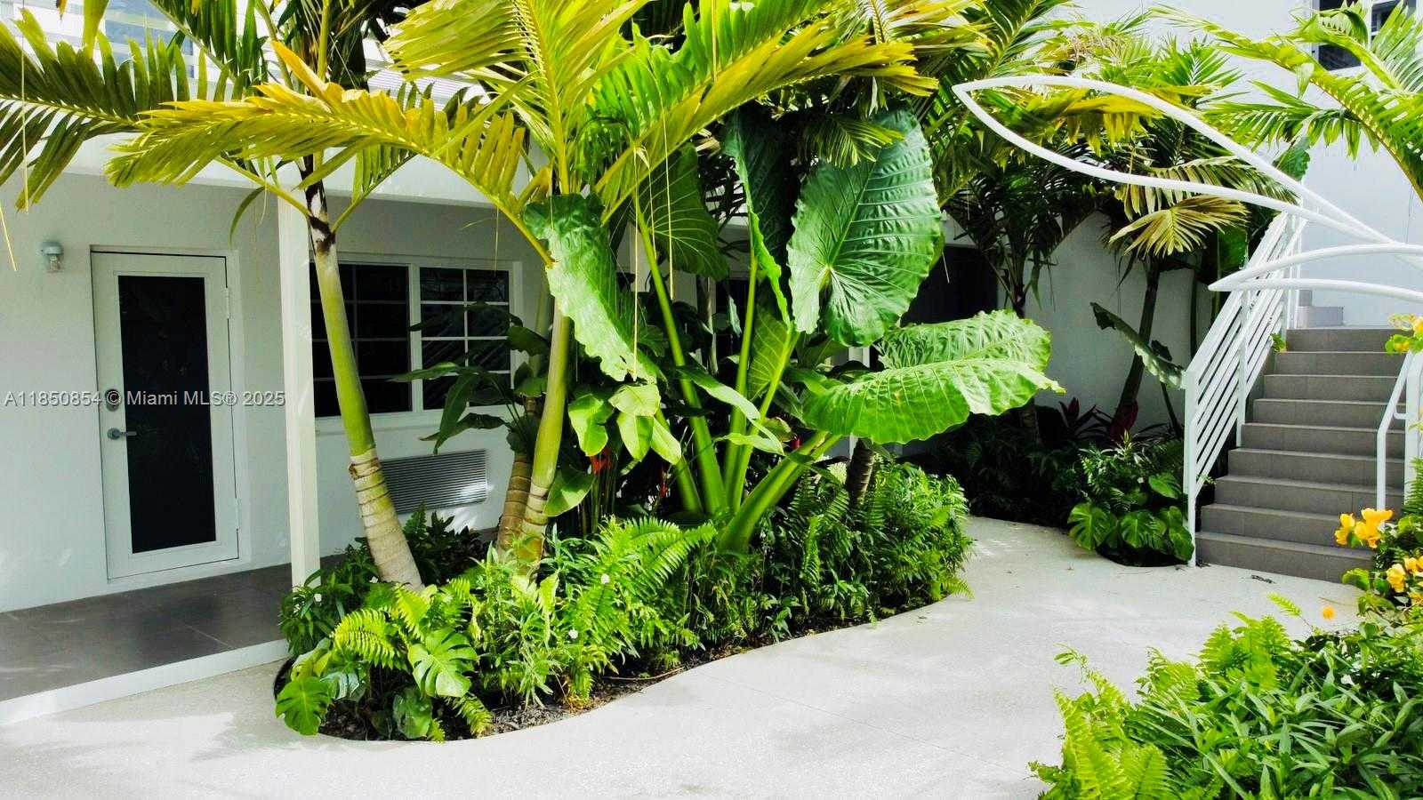 Small Image of 8035 ABBOTT AV, Miami Beach Number 11