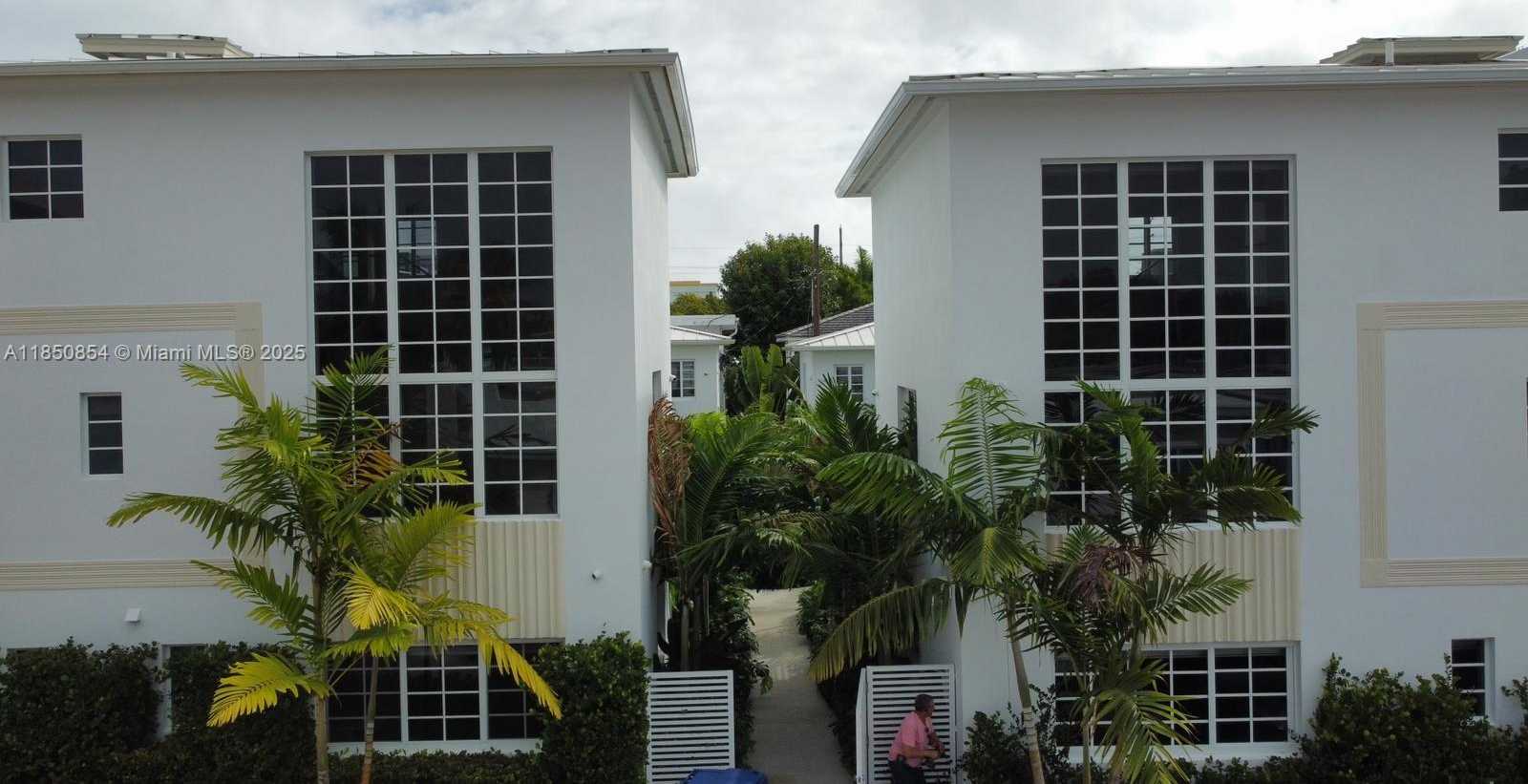 Small Image of 8035 ABBOTT AV, Miami Beach Number 13