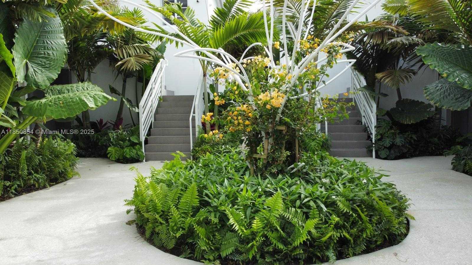 Small Image of 8035 ABBOTT AV, Miami Beach Number 15
