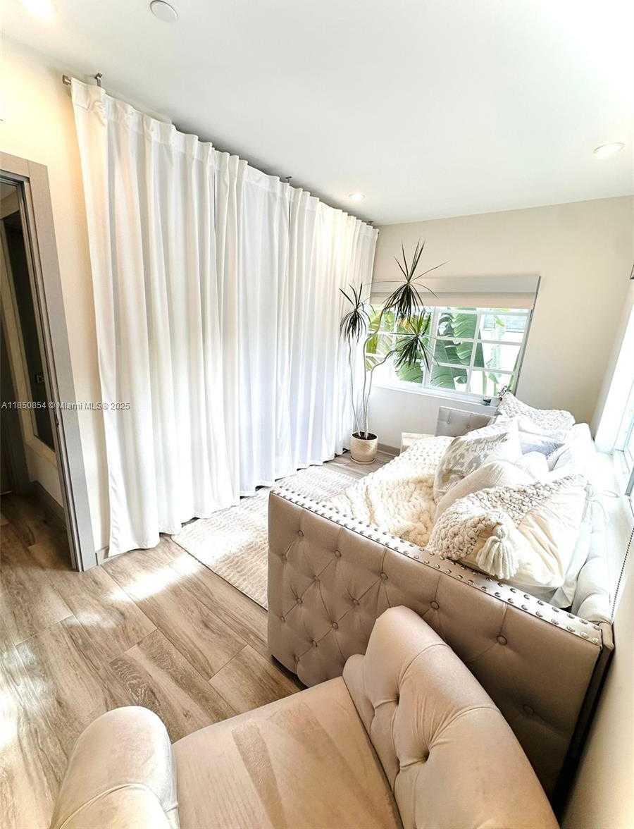 Small Image of 8035 ABBOTT AV, Miami Beach Number 27