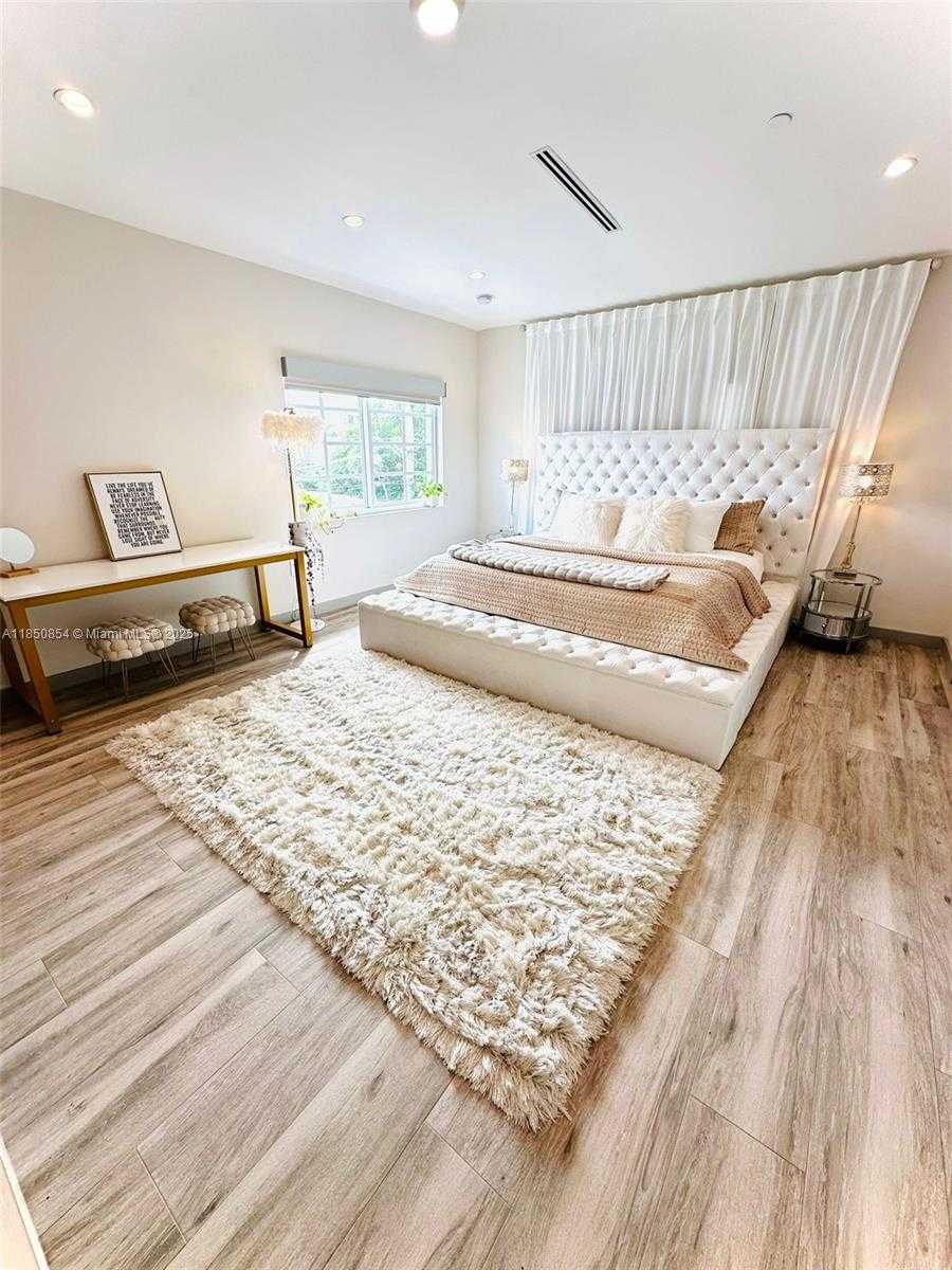 Small Image of 8035 ABBOTT AV, Miami Beach Number 29