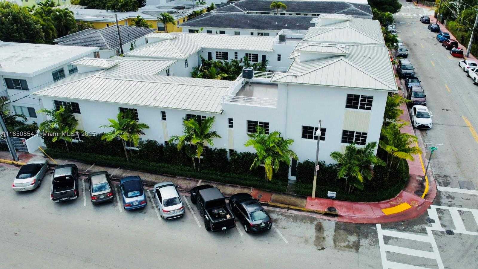 Small Image of 8035 ABBOTT AV, Miami Beach Number 4