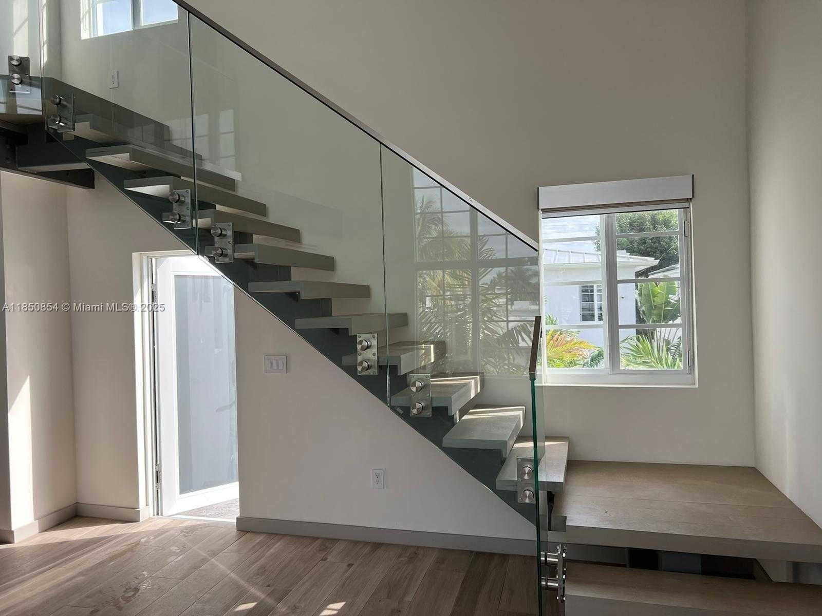 Small Image of 8035 ABBOTT AV, Miami Beach Number 6