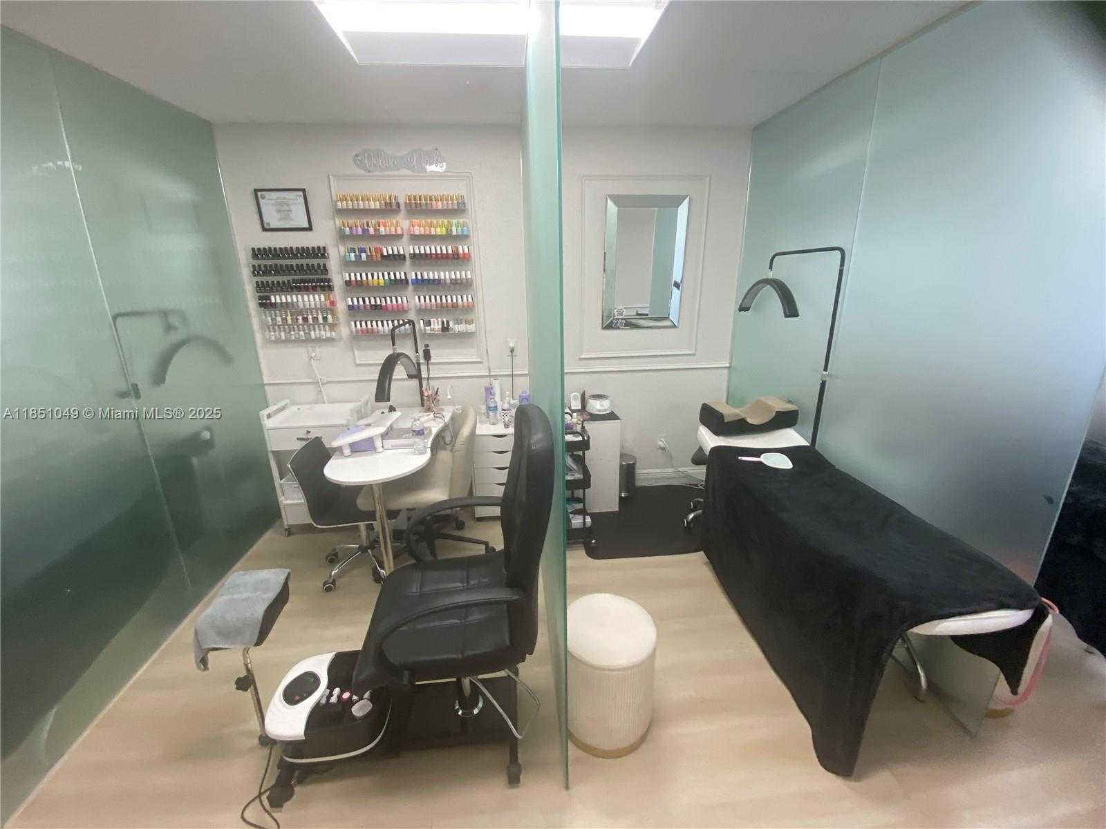 Small Image of Miami Number 4
