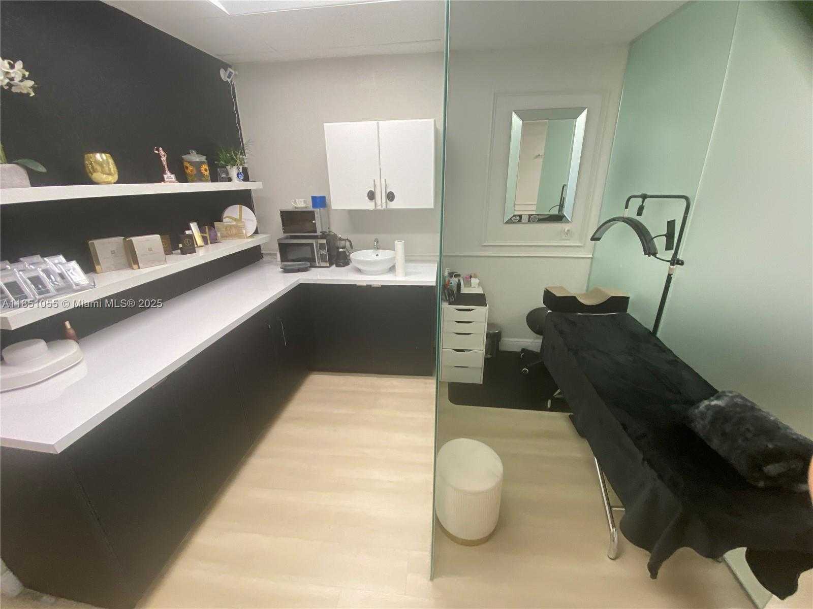 Small Image of Miami Number 5