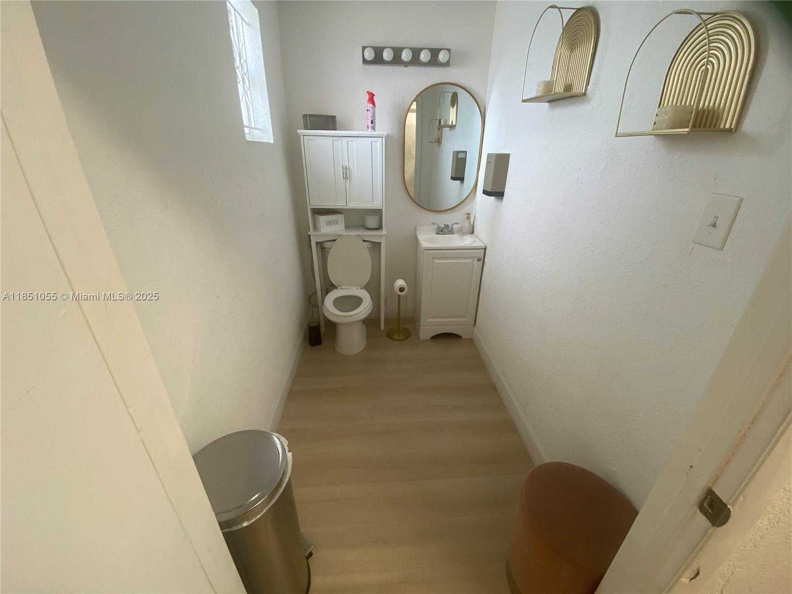 Small Image of Miami Number 7