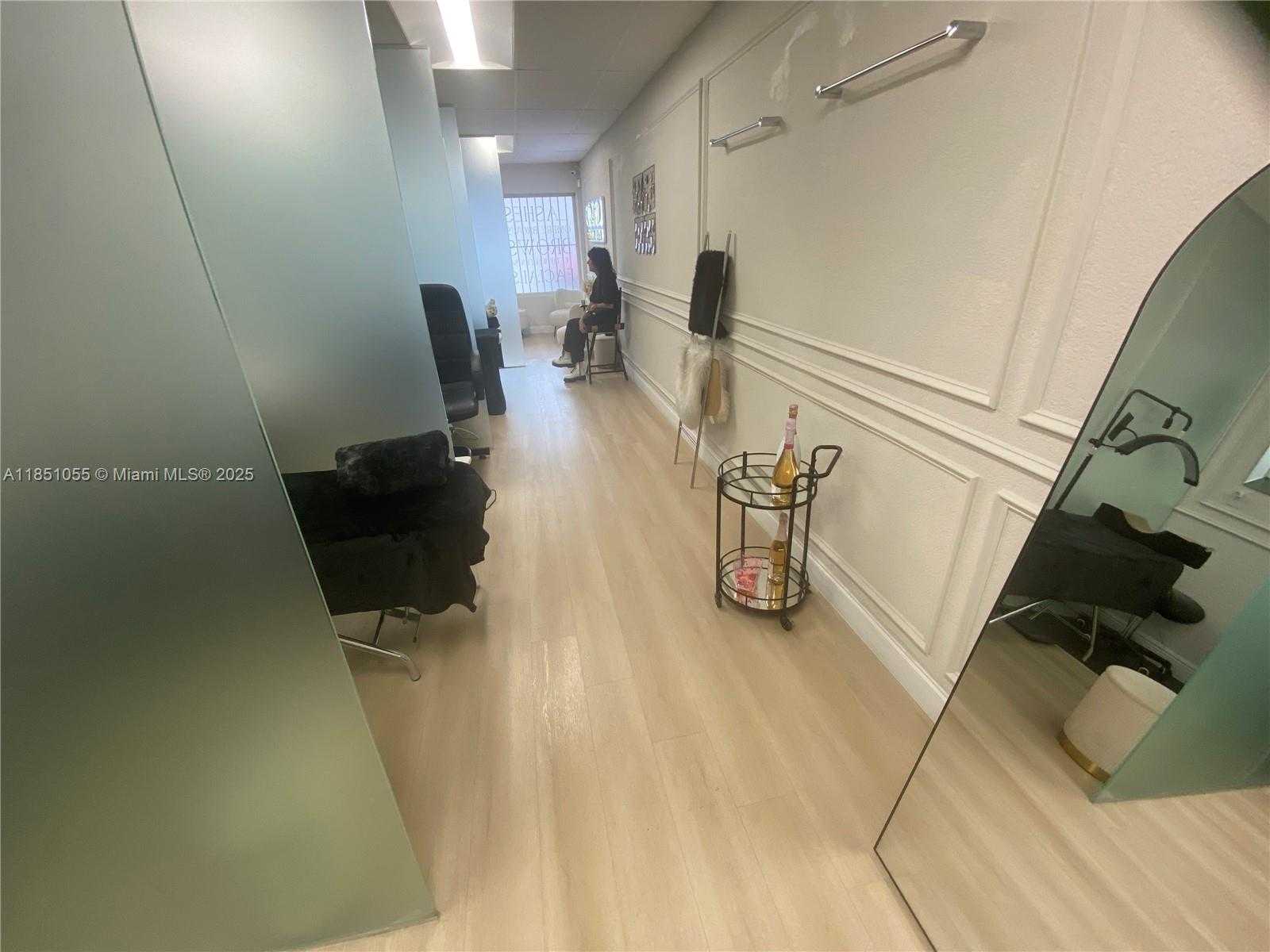 Small Image of Miami Number 8