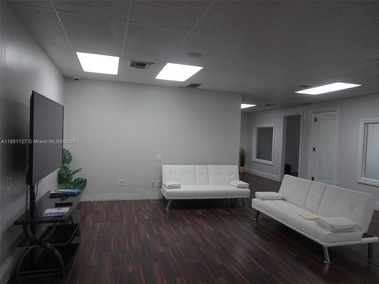 Small Image of 2826 EAST OAKLAND PARK BLVD, Out of City Number 3
