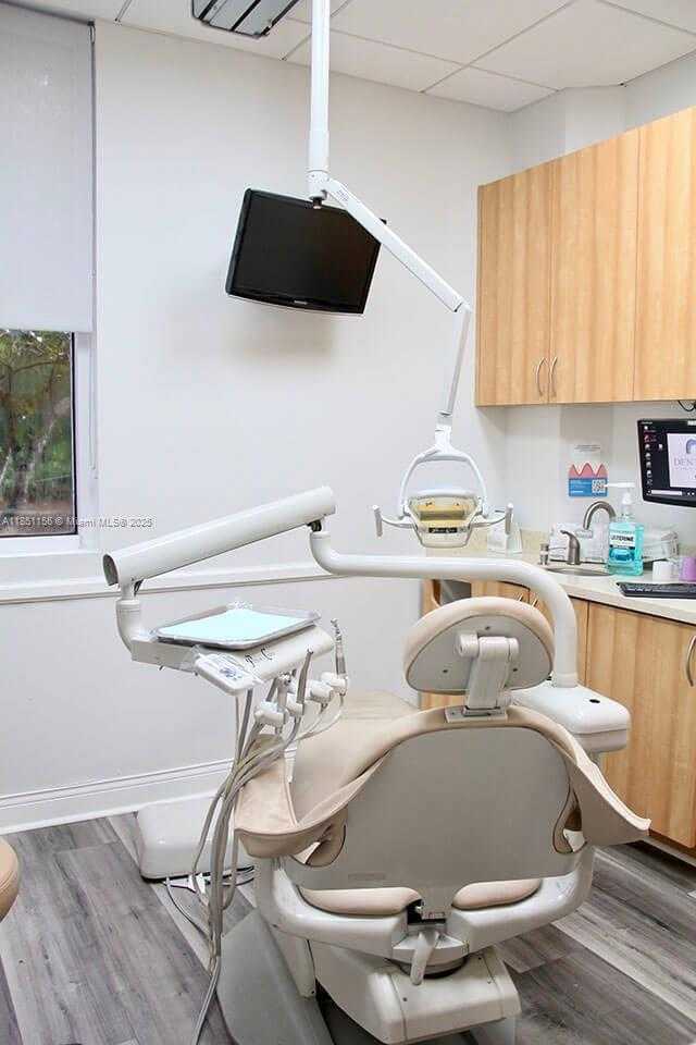Small Image of 10167 Sunrise Blvd, Plantation, FL 33322, USA Number 2