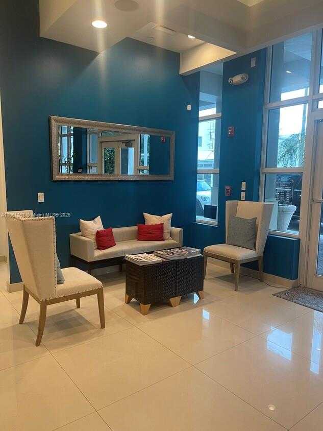 Small Image of 600 S DIXIE HWY, Out of City Number 8
