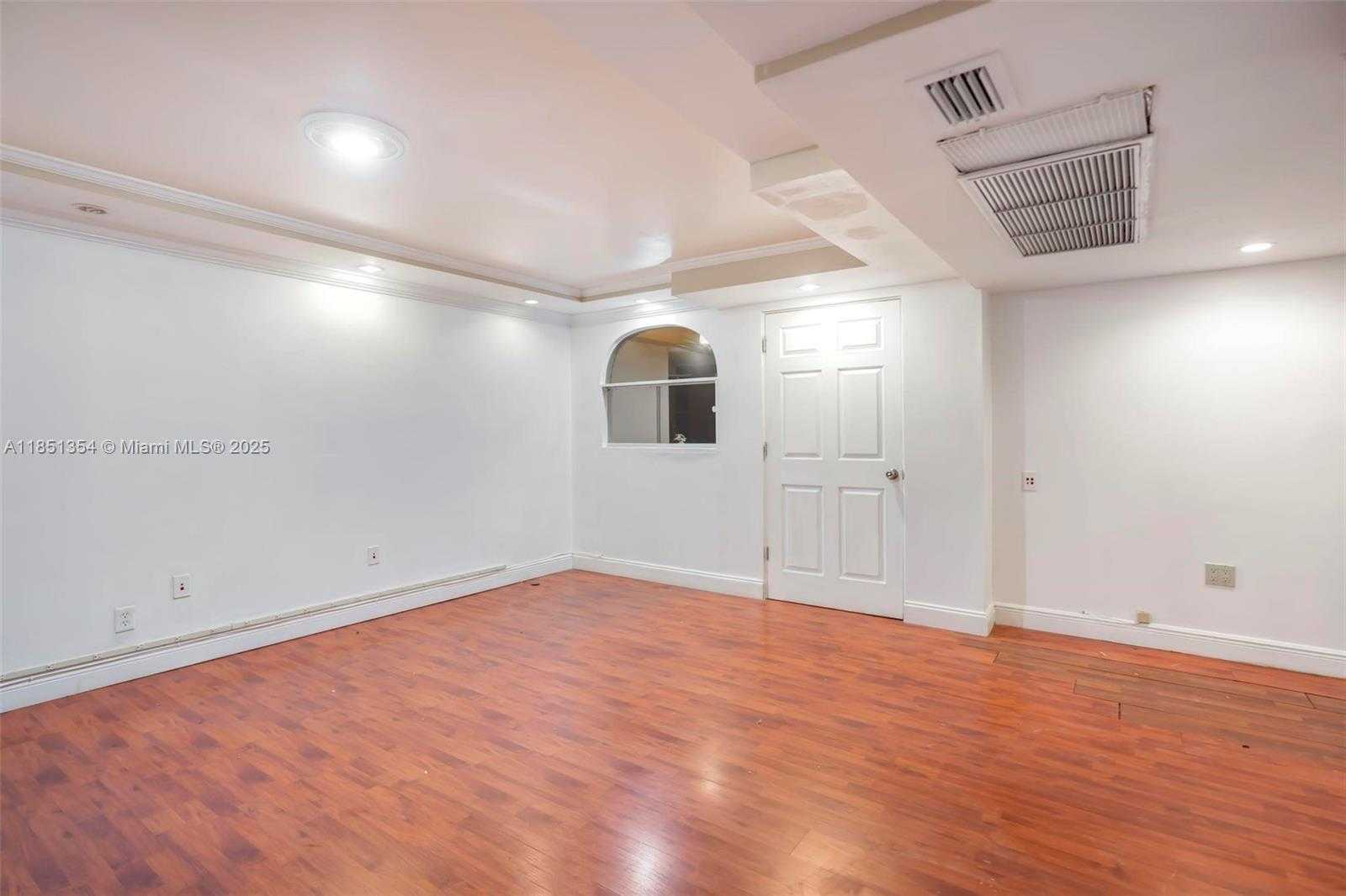 Small Image of 13499 BISCAYNE BLVD #CUM1, North Miami Number 10