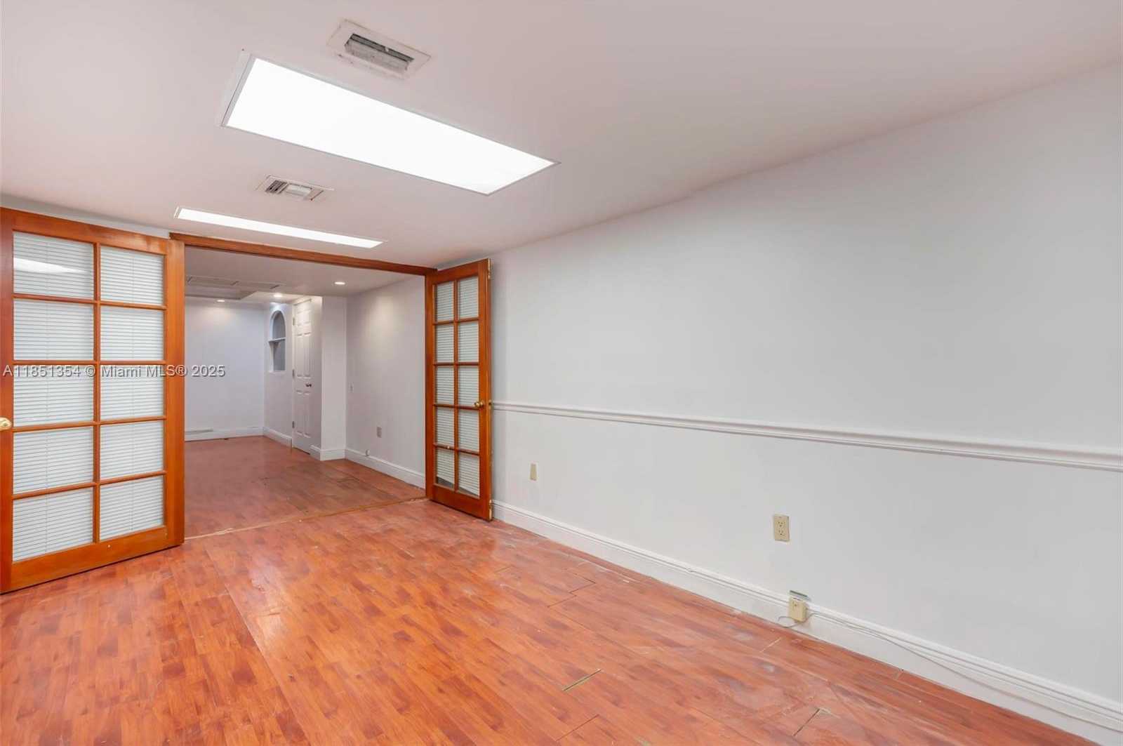 Small Image of 13499 BISCAYNE BLVD #CUM1, North Miami Number 11