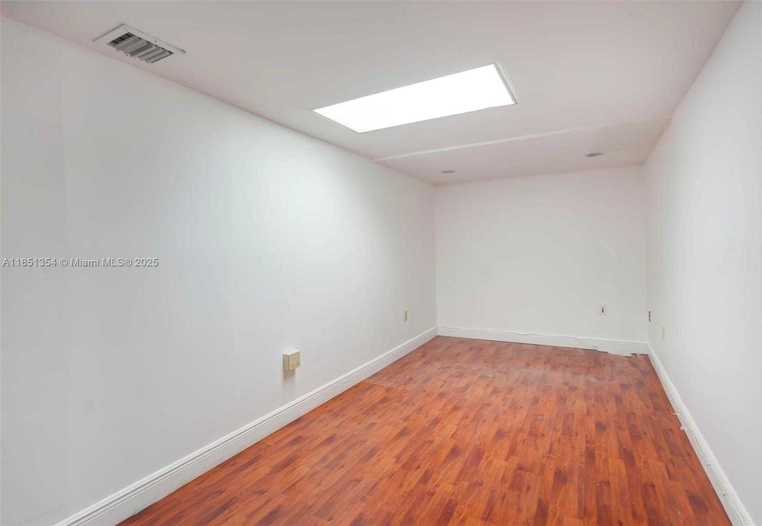 Small Image of 13499 BISCAYNE BLVD #CUM1, North Miami Number 13
