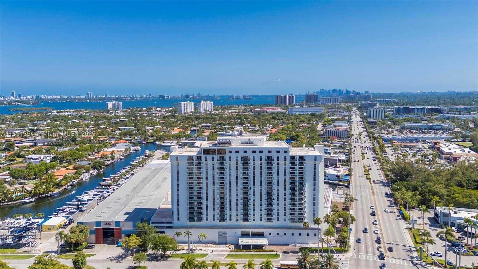 Small Image of 13499 BISCAYNE BLVD #CUM1, North Miami Number 21