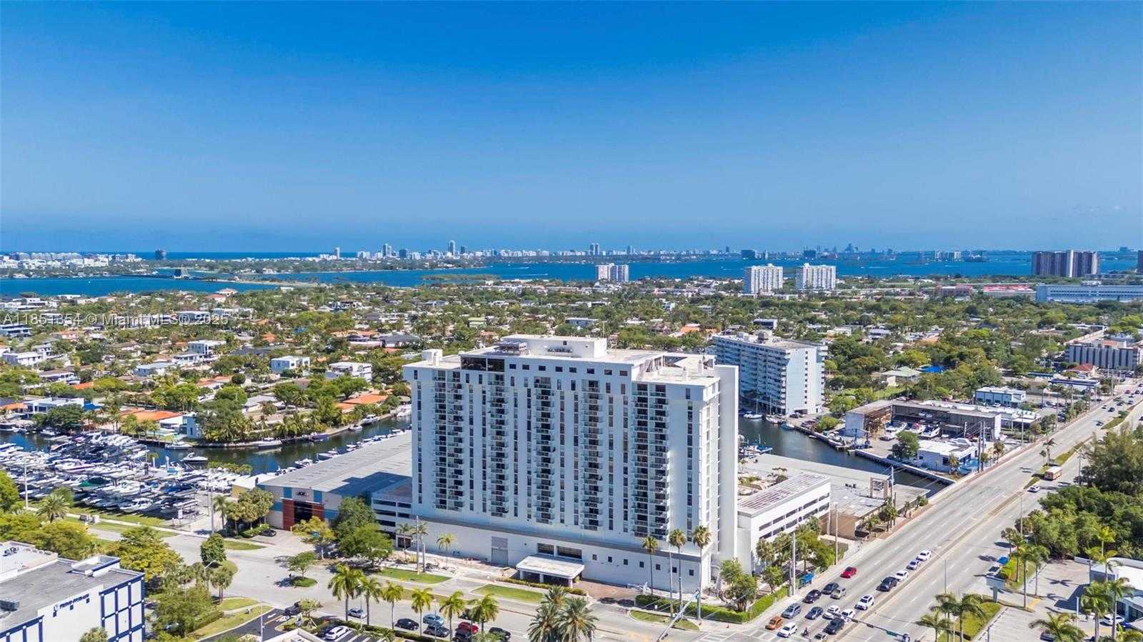 Small Image of 13499 BISCAYNE BLVD #CUM1, North Miami Number 22