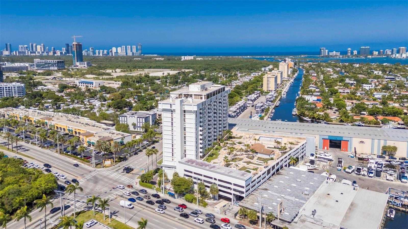 Small Image of 13499 BISCAYNE BLVD #CUM1, North Miami Number 25