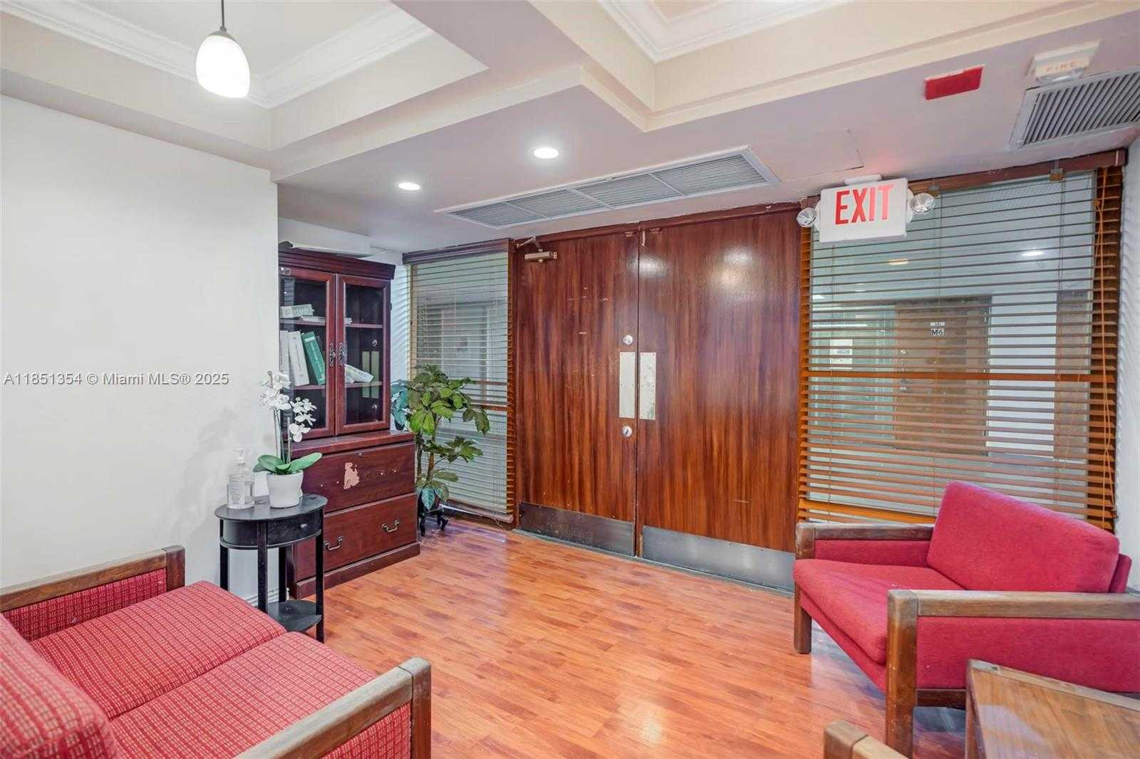 Small Image of 13499 BISCAYNE BLVD #CUM1, North Miami Number 5