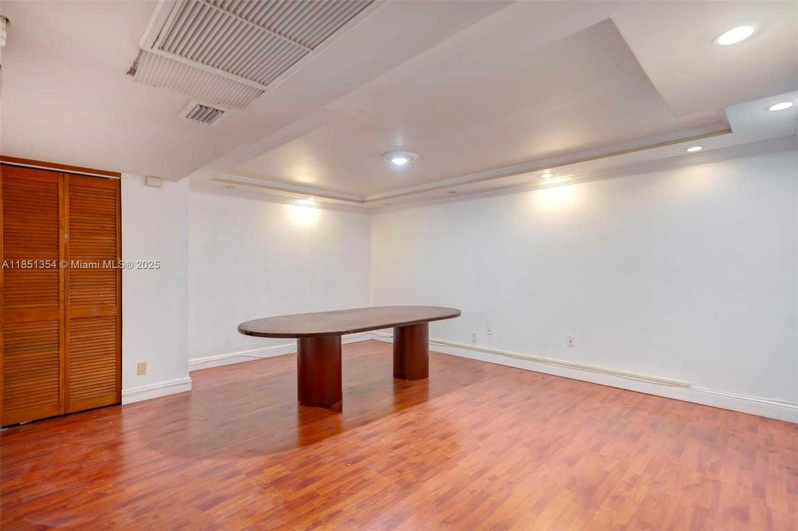 Small Image of 13499 BISCAYNE BLVD #CUM1, North Miami Number 7