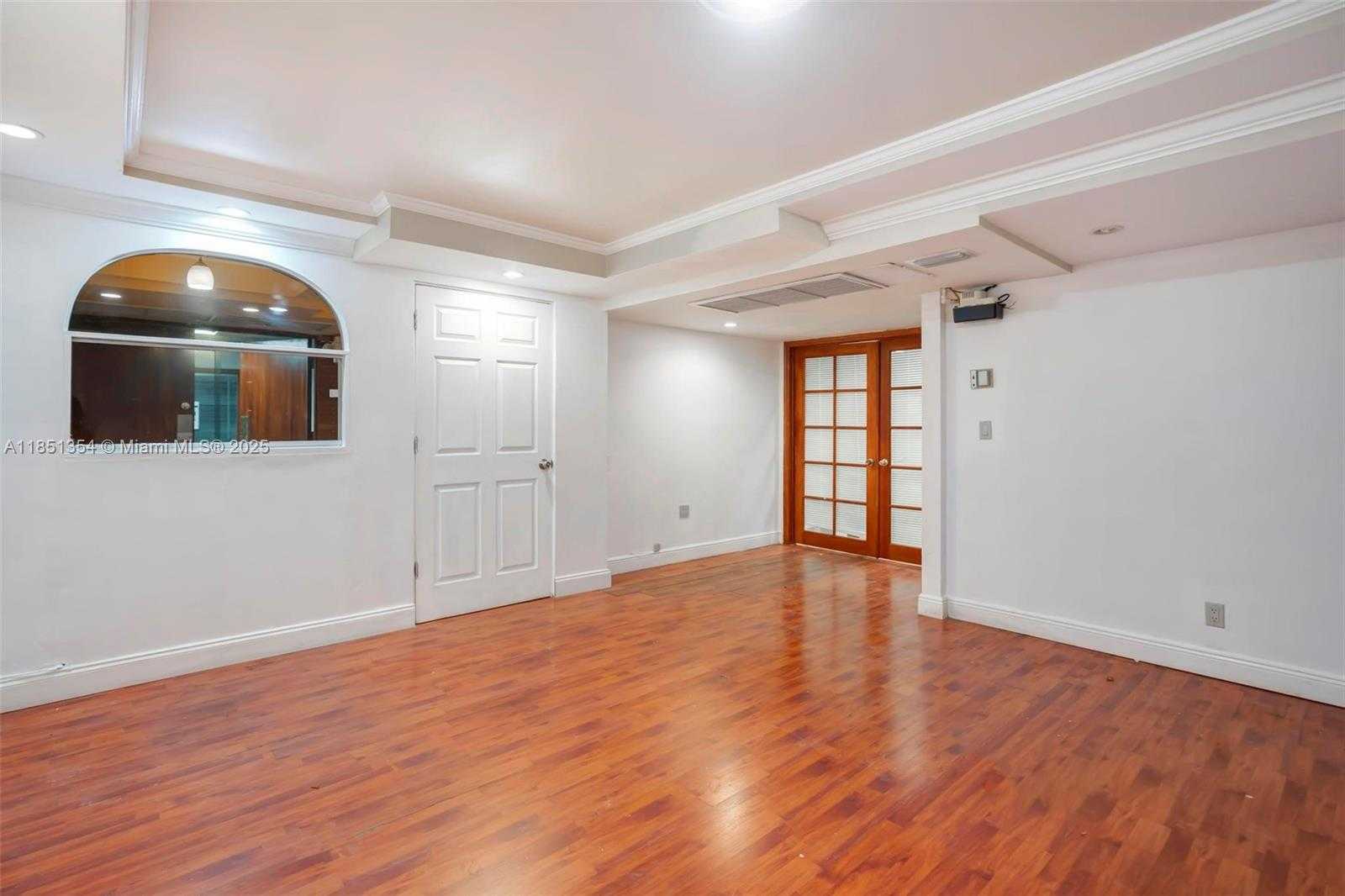 Small Image of 13499 BISCAYNE BLVD #CUM1, North Miami Number 8