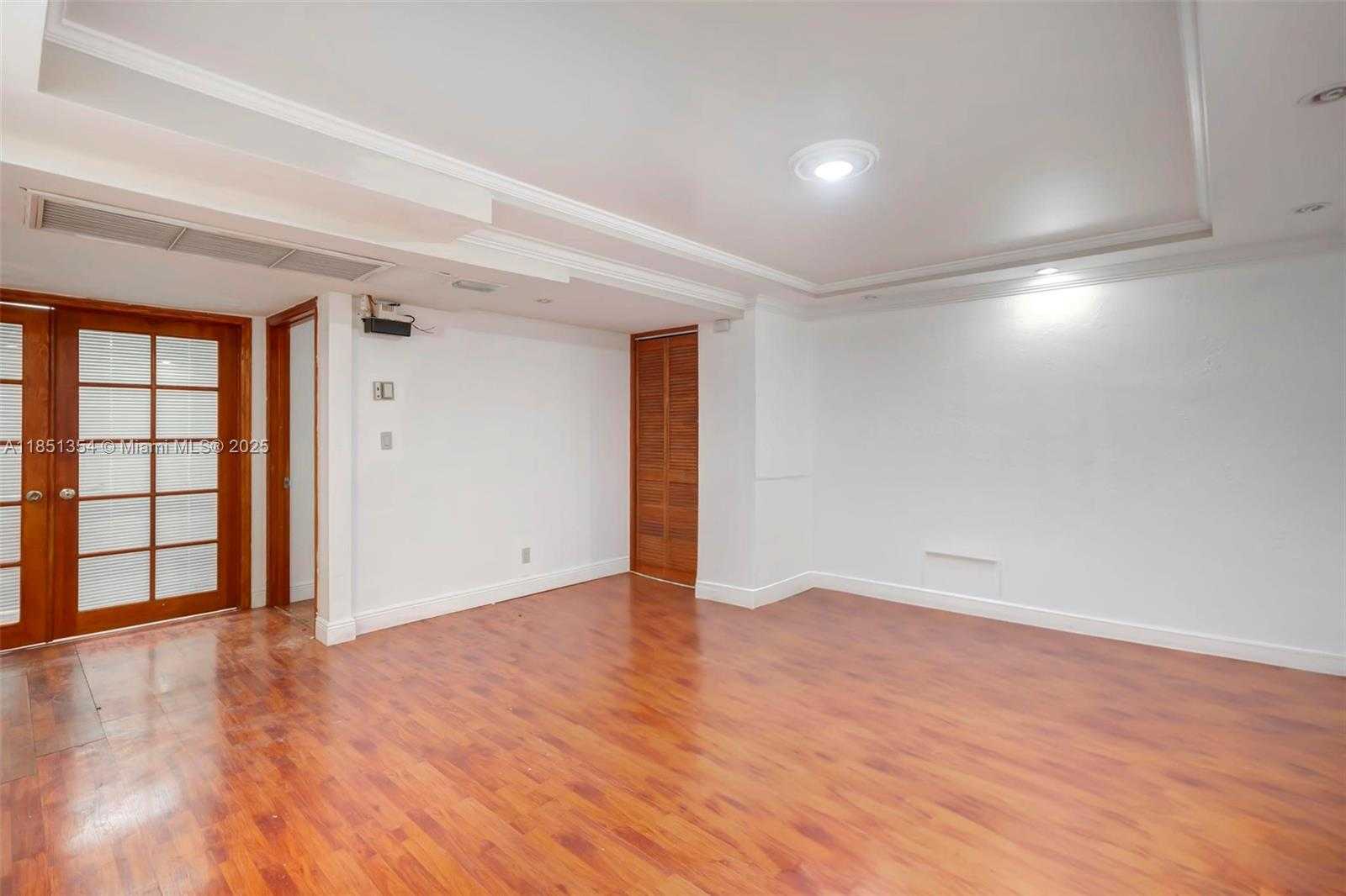 Small Image of 13499 BISCAYNE BLVD #CUM1, North Miami Number 9